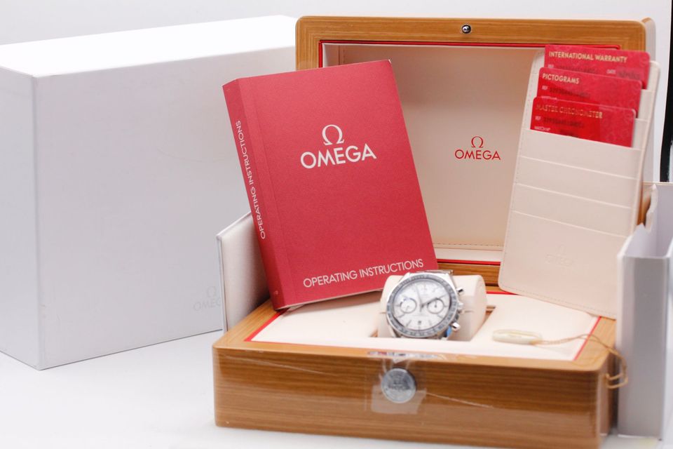 Omega Speedmaster Racing 329.30.44.51.04.001 Image 5